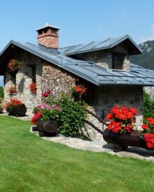 Czy warto zainwestować we własny domek letniskowy?