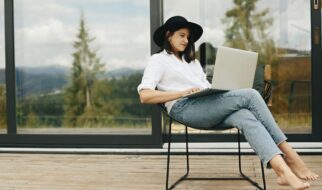 Korzyści z zainstalowania tarasu z pergolą