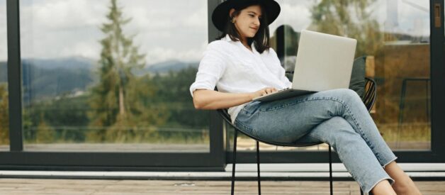 Korzyści z zainstalowania tarasu z pergolą