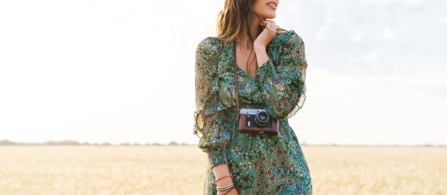 Trendy w sukienkach z nadrukiem