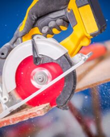 Poradnik dla początkujących: jak bezpiecznie używać pilarki tarczowej