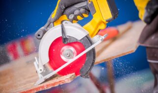 Poradnik dla początkujących: jak bezpiecznie używać pilarki tarczowej Poradnik dla początkujących: jak bezpiecznie używać pilarki tarczowej